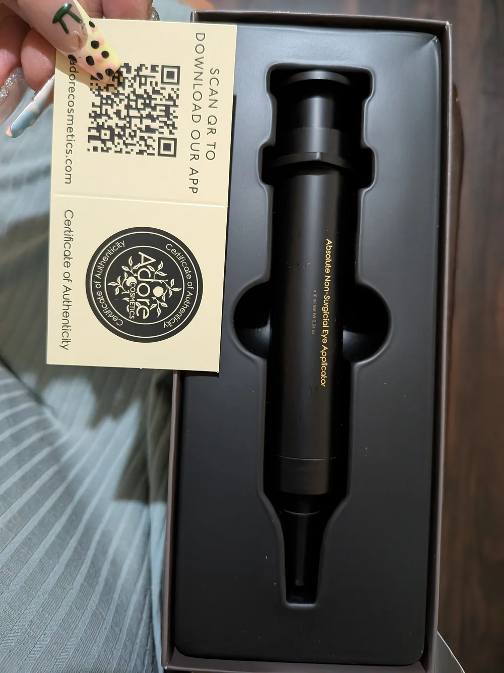 Adore Cosmetics White Rectangular Packaging - Picture 3 of 4